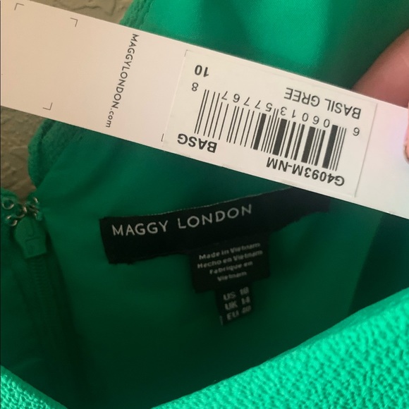 NWT Maggy London 💚 Green Ruffle V-Neck Dress 10 - Picture 6 of 8